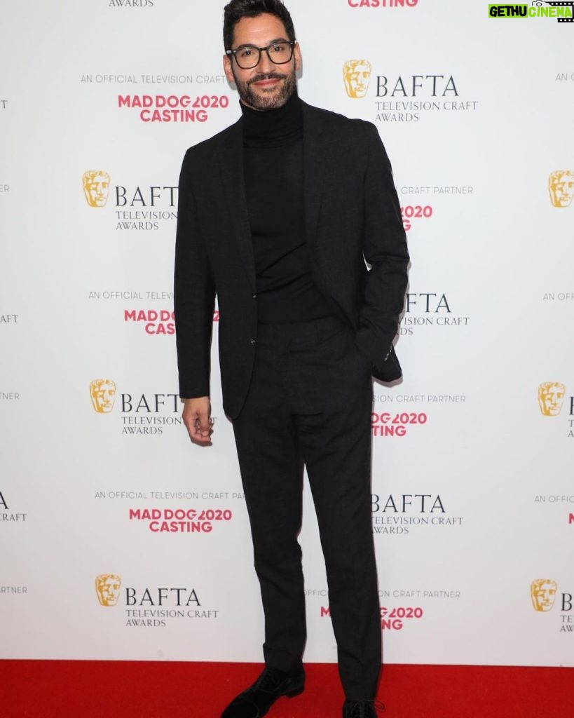 Tom Ellis Instagram - I had a wonderful time last night at the @bafta television craft awards. Thank you @bafta for inviting me to present the award for director/fiction which was won by William Stefan for Top Boy. It was an honor to be surrounded by the people who make what we do possible. Congratulations to all the nominees 🙌🏼🙌🏼🙌🏼🙌🏼🙌🏼🙌🏼🙌🏼🙌🏼 Styling @gracegilfeather Look @boss Shoes @louboutinworld Glasses @garrettleight Grooming @rosiemcginnmakeup #baftatelevisioncraftawards2023