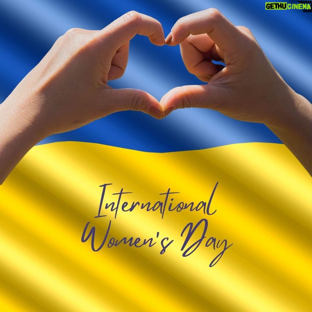 Tom Ellis Instagram - I’m thinking about all the incredible women in my life today of which there are many but I’m especially thinking about all the woman in Ukraine right now. Mothers, grandmothers, daughters, sisters, suffering needlessly on a day when they should be celebrated. 💔🇺🇦 #internationalwomensday #ukraine #peace #iwd #iwd22