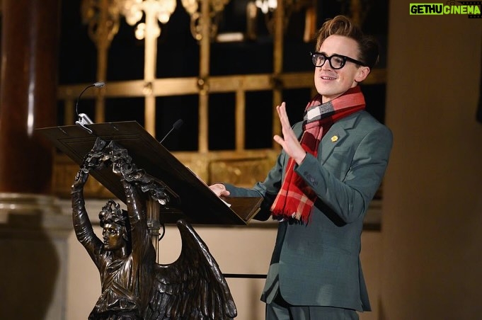 Tom Fletcher Instagram - Last night, @mrsgifletcher had the honour of reading at the @_place2be Christmas Carol concert. Itβs such an incredible charity and the work they do really resonated with us as parents. A lovely evening with brilliant company, all for a great cause. ππ