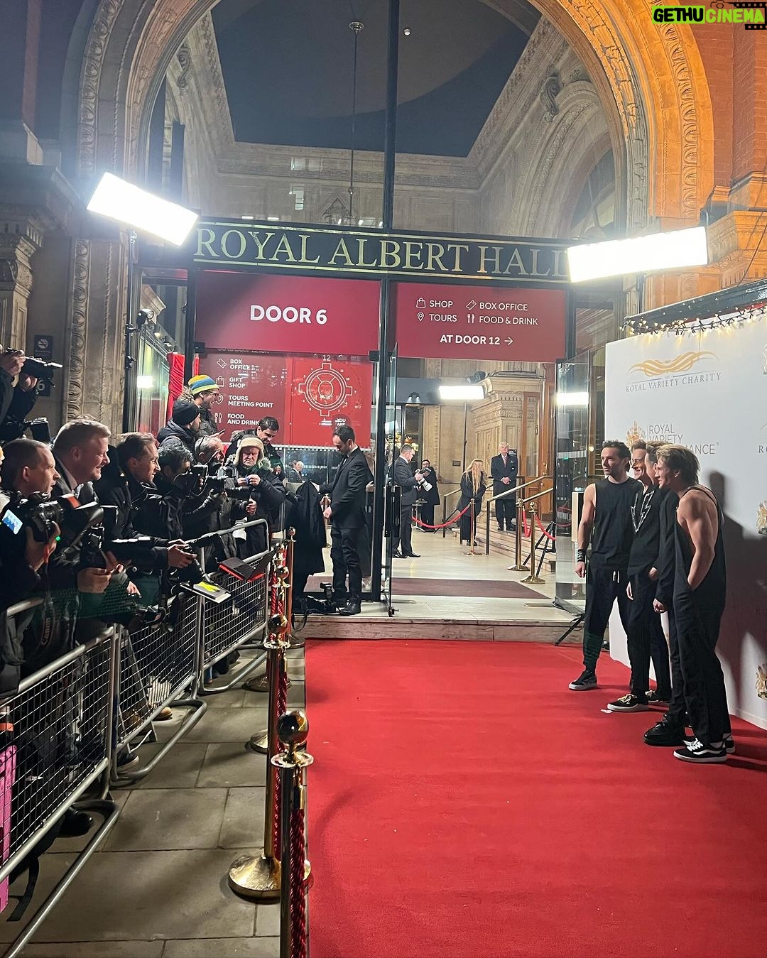 Tom Fletcher Instagram - A few shots from @idougahole’s birthday party at the Royal Albert Hall.