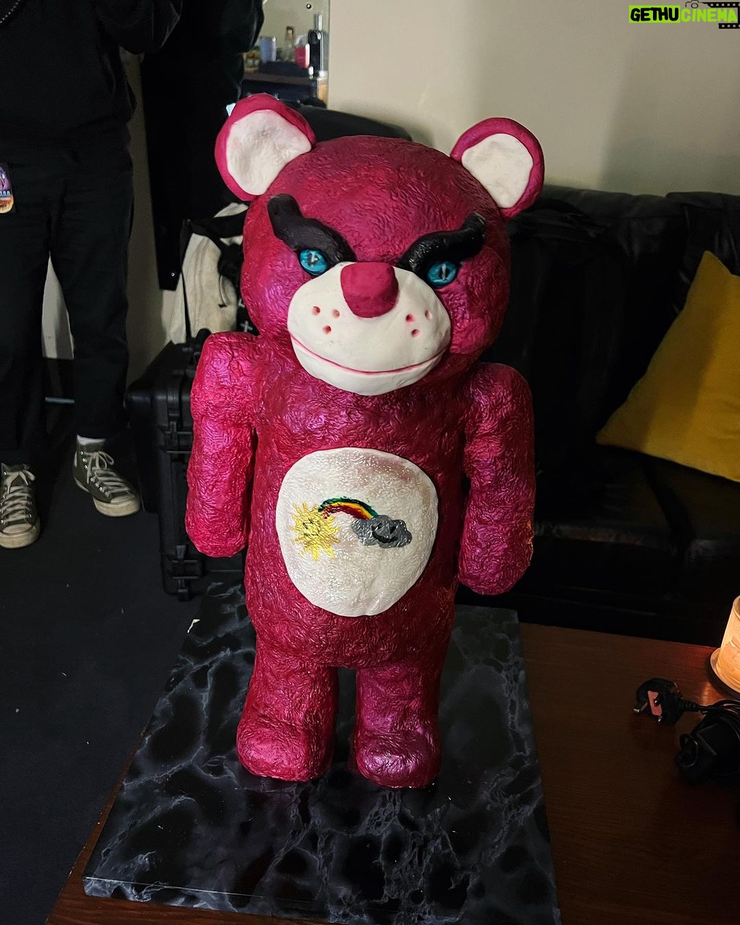 Tom Fletcher Instagram - One of these is a cake. Shout out to the very talented person who made it! Sorry I donโt know your insta. Thank you.๐๐ฐ