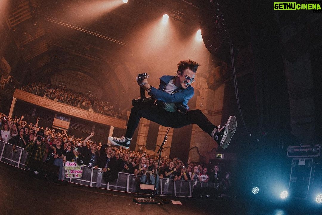 Tom Fletcher Instagram - Just a few of the unique positions I find myself in on a nightly basis. 📸 @deansherwood @mcflymusic