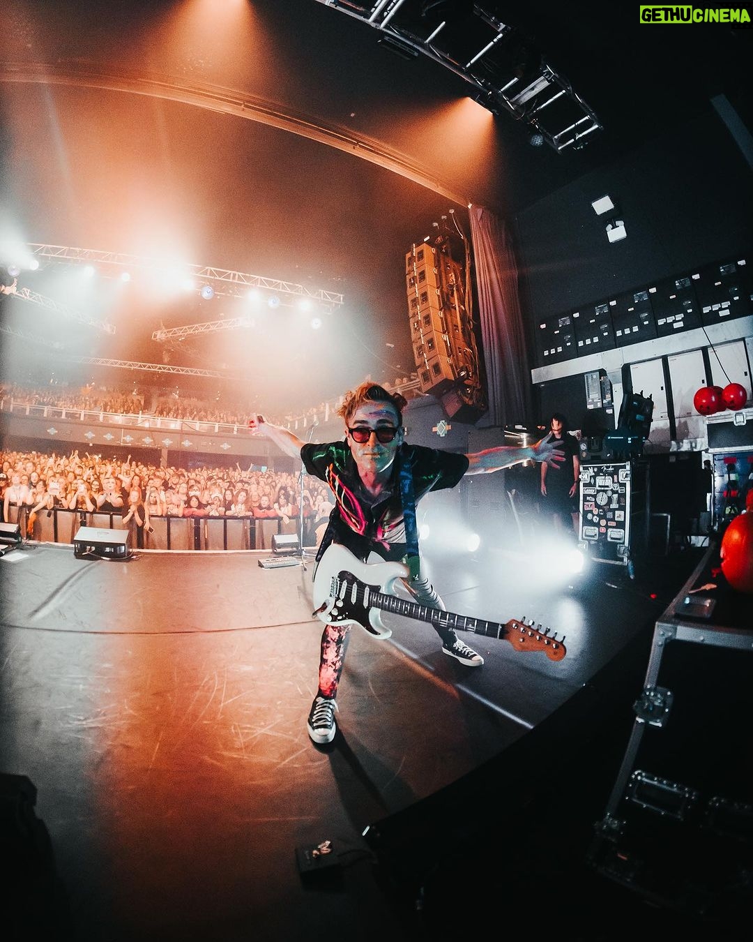 Tom Fletcher Instagram - Halloween was a blast this year. Thanks to everyone who came and dressed up. 20 years of teching for me has clearly taken its toll on @nellyrocks 😱 shout out to @lauras_life_and_loves for the pumpkins 🤘🎃 📸 @federicaburellii