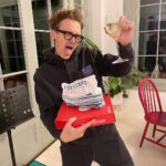Tom Fletcher Instagram - First night-off from tour and I’ve gone absolutely wild. About to tuck into a cold pizza, soggy chips and catch up with @harryjudd on Race Across The World. Rock and roll. 🤘