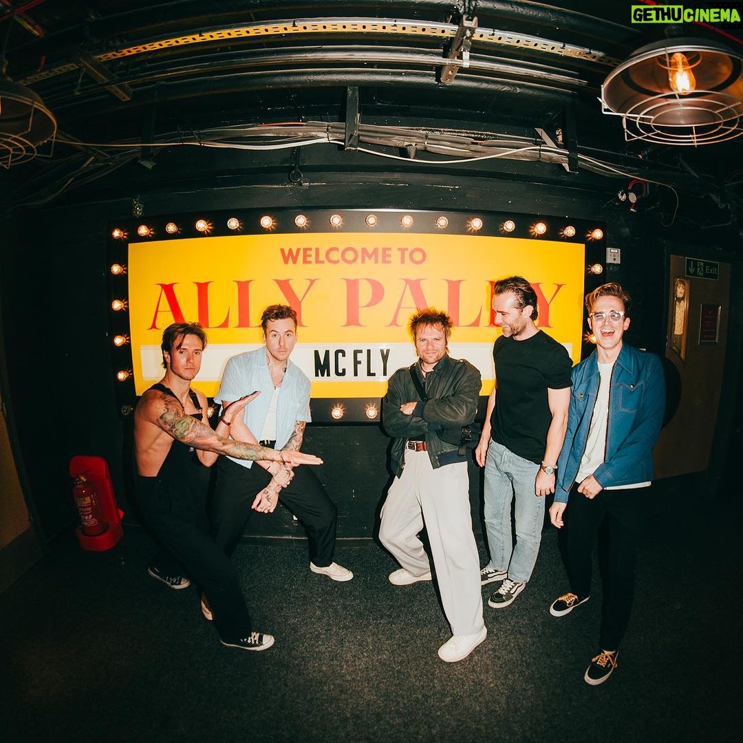 Tom Fletcher Instagram - What an unforgettable night. The first time @mcflymusic have played @yourallypally and it won’t be the last. Thanks to @jamesbaymusic for playing the song he wrote with us - Forever’s Not Enough, as well as his absolutely timeless Hold Back The River (what a song!). Corrupted has never sounded as good as when @roureynolds from @entershikari sang it with us last night. And, of course, the one and only @stevenbattelle from @lostaloneofficial sprinkled his riffage all over Shine On. Thanks to everyone who came, whether you travelled from New Zealand, Brazil, USA, Mexico, Europe or Muswell Hill, we were very glad you were there. #mcfly #allypally #powertoplay #jamesbay #roureynolds #stevebattelle #lostalone