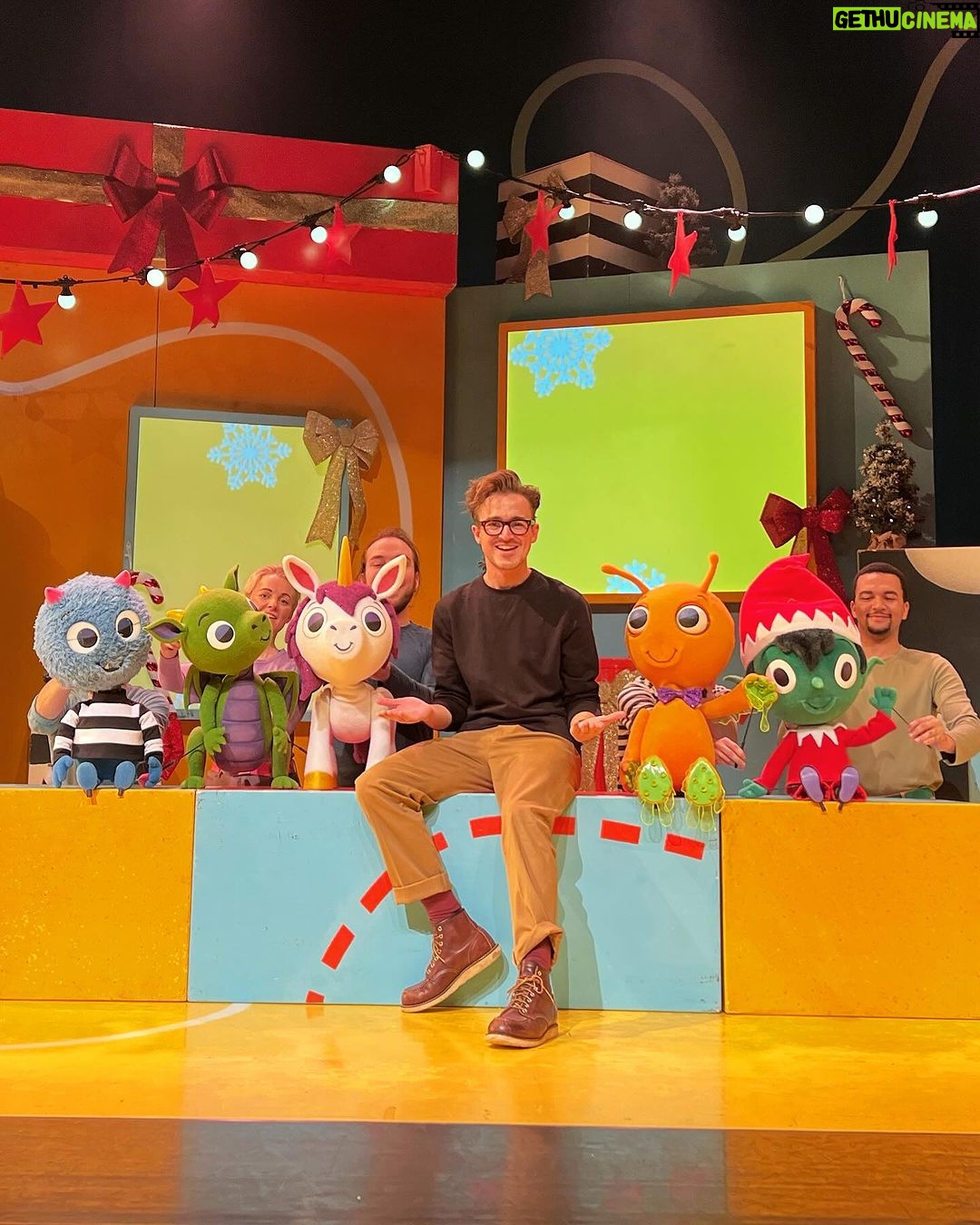 Tom Fletcher Instagram - I couldn’t miss seeing Elf feature in the show before he heads to the North Pole (until next Christmas🤞). Loved catching There’s A Monster In Your Show again, this time at @artsdepot_ldn. Thanks to all the cast, crew and the brilliant @meiworldwide for continuing to bring these books to life in 2024! If you haven’t been yet then head to www.monsterinyourshow.com for all the dates and locations. It’s such a fun show for young kids and it’s been amazing seeing it become so many children’s first theatre experience 😍 🎭
