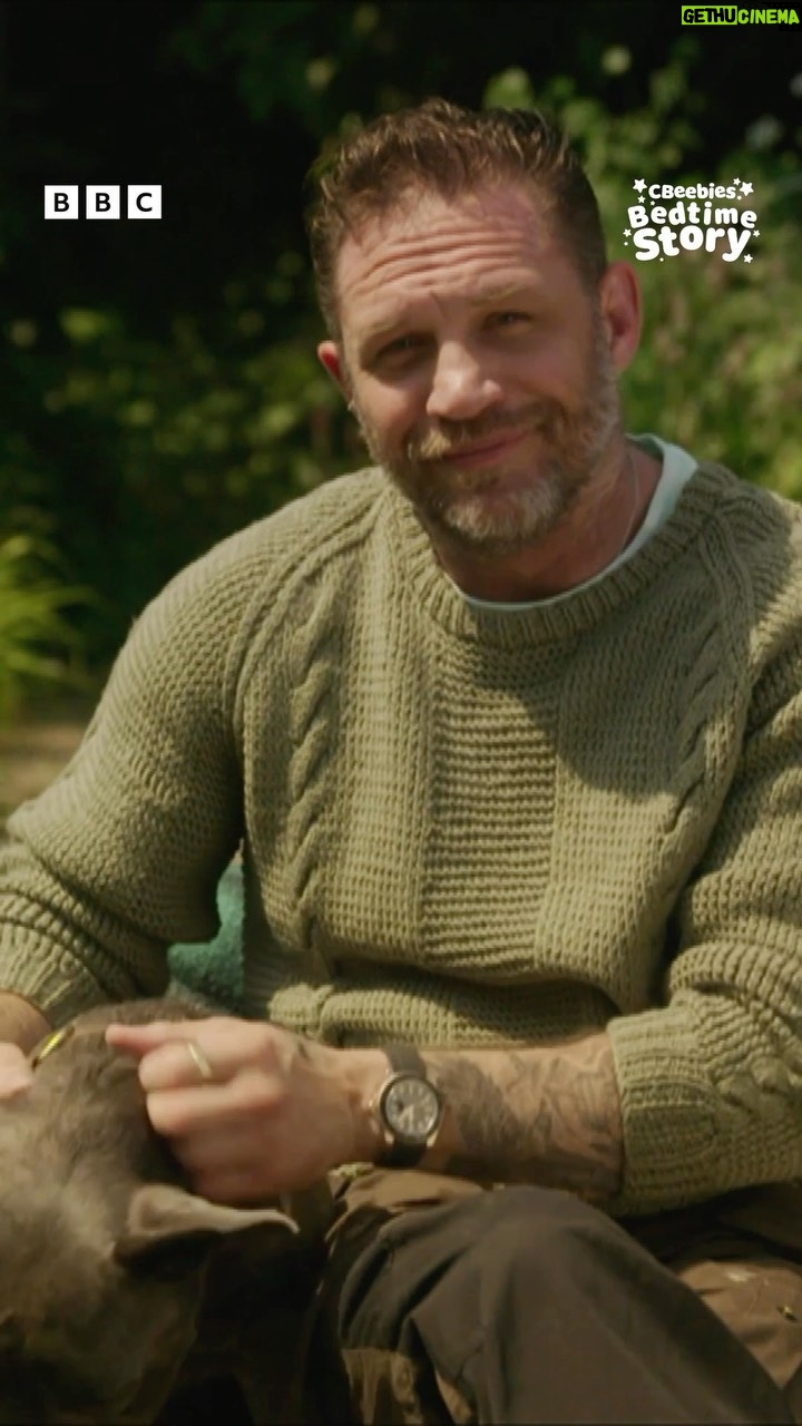 Tom Hardy - 356.8K Likes - Tom Hardy (and Blue) reads another CBeebies Bedtime Story - The Oak Tree by Julia Donaldson and illustrated by Victoria Sandøy. 🌳 Watch now on #BBCiPlayer
#TomHardy #CBeebies #CBeebiesBedtimeStories
#JuliaDonaldson @victoriasand #TheOakTree #NationalTreeWeek