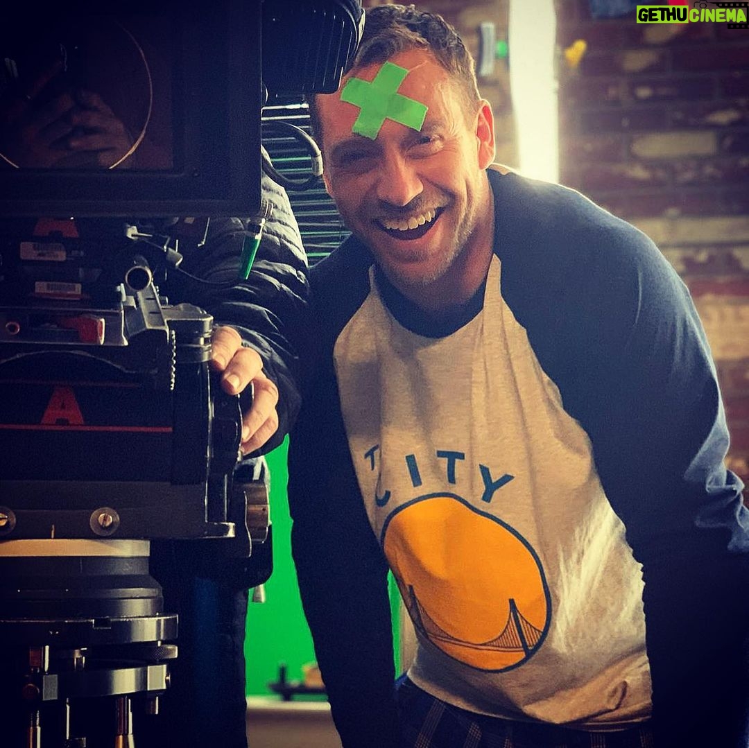 Tom Hardy - 300.4K Likes - Not only is he the greatest Face Planter I know… he’s also my eyeline… @jaketomuri 👍🏻it’s an honor 💯❤️👊🏻☝🏻