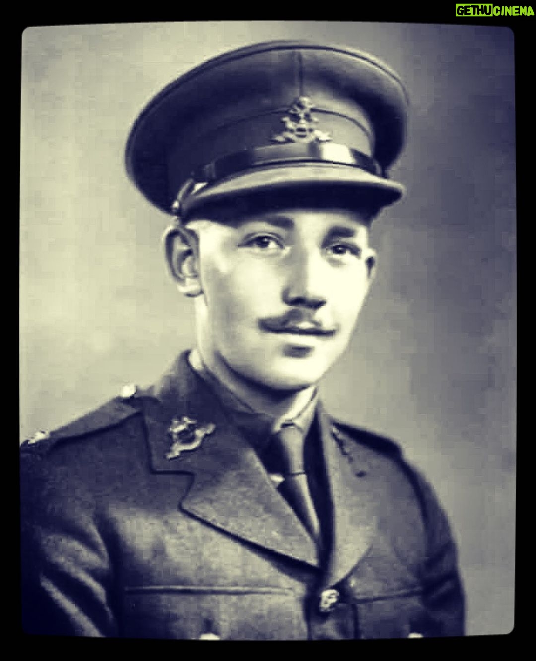 Tom Hardy Instagram - Captain Tom Moore 🇬🇧 Legend