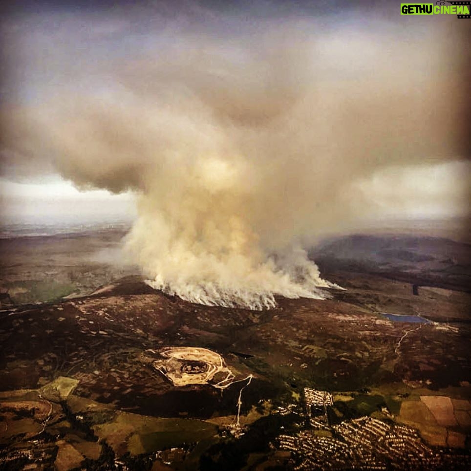 Tom Hardy Instagram - Show of support to firefighters all shout to Laura Herdman and all her team currently @ Winter Hill, Part of Padiham Fire Station all Lancashire Fire and Rescue Service. Show of support to all stations from around the country mobilised to the moors in order to control it, and the military in support; its hot out never mind in full PPE. Thoughts with you. And Thankyou for your service and hard work. 💯❤️🌠🇬🇧😇