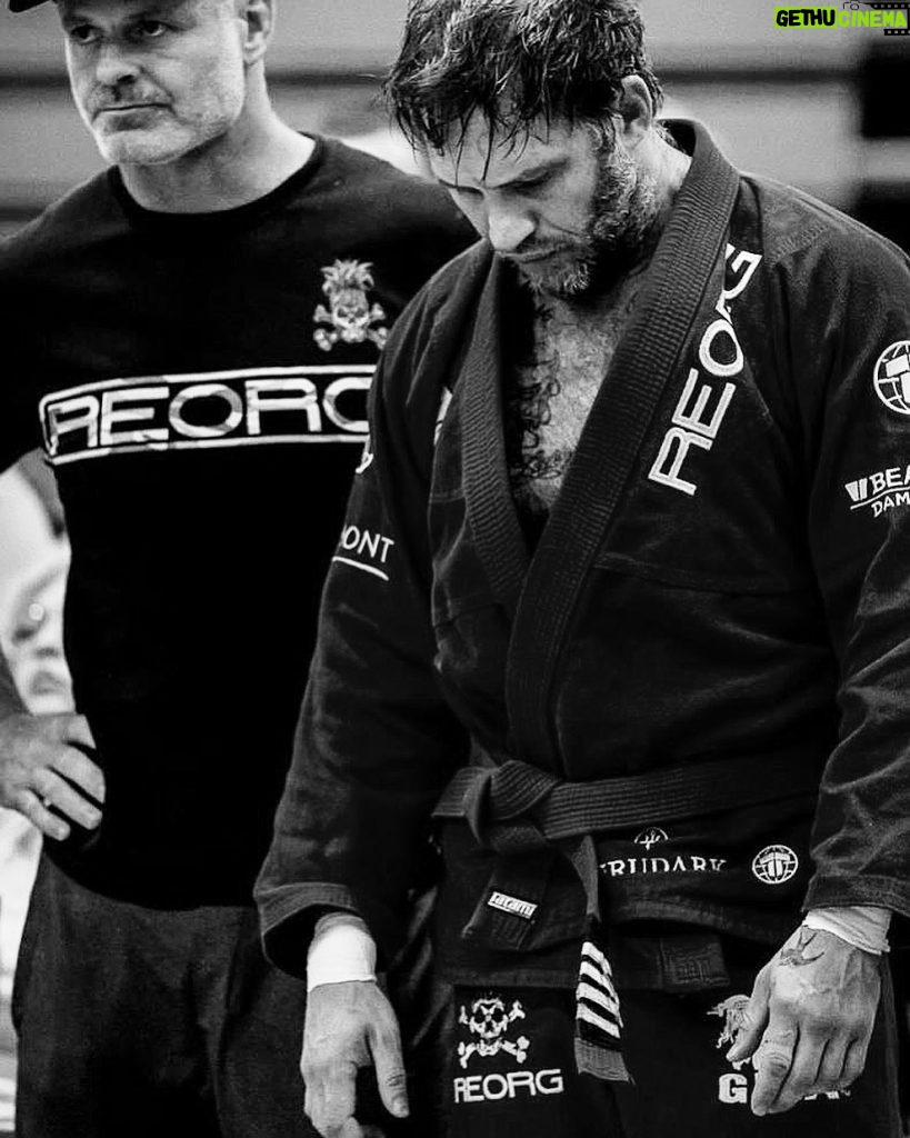 Tom Hardy Instagram - Addiction is difficult and complex stuff to navigate; as is mental health. Subjects which are both deeply personal for me and extremely close to my heart. It is an honour to be able to represent the charity and my team REORG and the great work they do supporting the mental health and well-being of veterans of service, military and first responders through the therapeutic benefits of Jiu Jitsu and fitness training. Simple training, for me (as a hobby and a private love ) has been fundamentally key to further develop a deeper sense of inner resilience, calm and well being. I can’t stress the importance it has had and the impact on my life and my fellow team mates. REORG is a global non-profit organization and community that encourages and enables veterans, active military, and first responders to use Brazilian Jiu Jitsu and Physical Fitness Training as a form of therapy to overcome physical and mental challenges, strengthen social connection, and improve overall health and well-being. Their work has changed and saved lives around the world by not only providing an effective, positive means for navigating and managing the challenging psychological aspects of military and first responder careers, but also has allowed many to find a renewed sense of purpose, identity, and community thats often lost when transitioning to civilian life. 📷: @moores.media