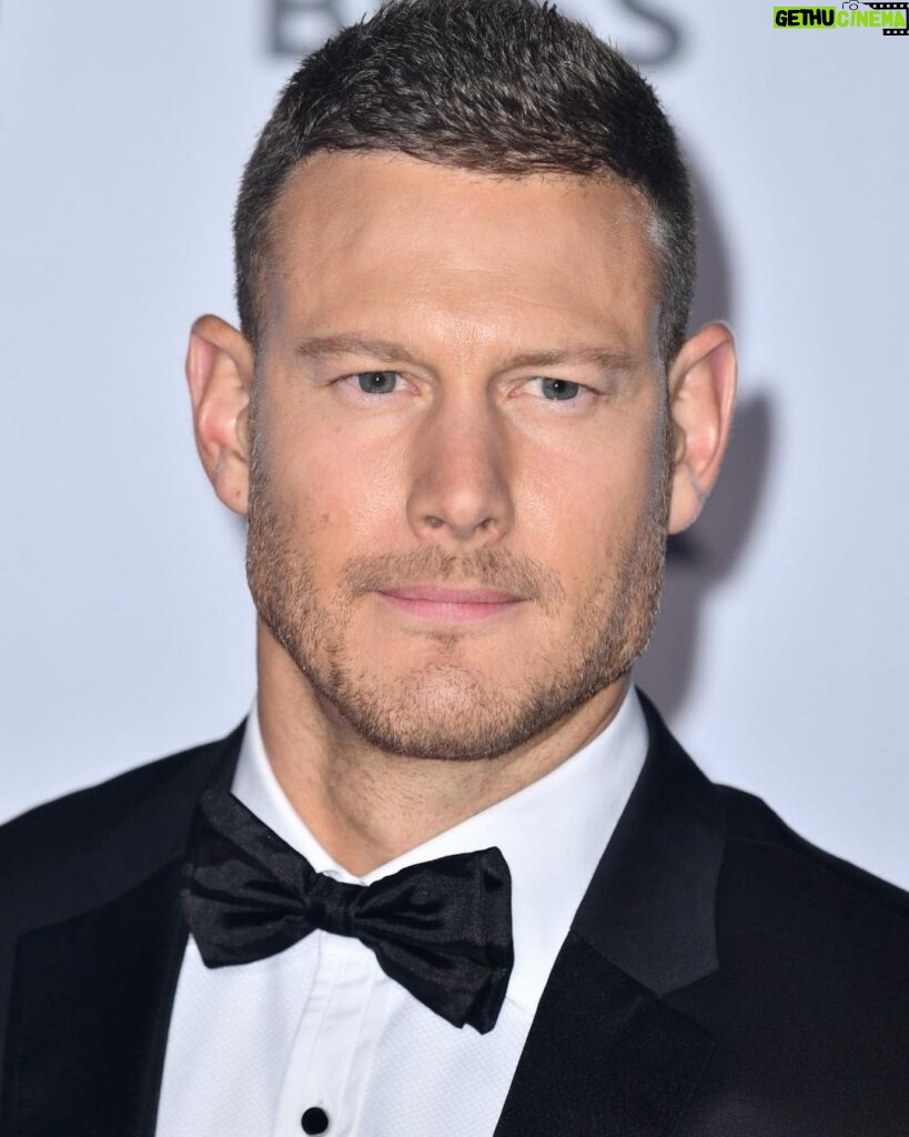 Tom Hopper Instagram - @gq Men of the year awards 2021 Big thank you to @boss for the lovely outfit and to @gq for an incredible evening. My main man @millermode 😘 and @christopherhargadondesign for the help! Tate Modern