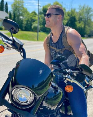 Tom Hopper Instagram - Thank you @harleycanada @harleydavidson @harleydavidson_uk 
Thank you Ontario. Match made in heaven 🙌🏼

📷 @rizzles 
#harleydavidson #lowriderS