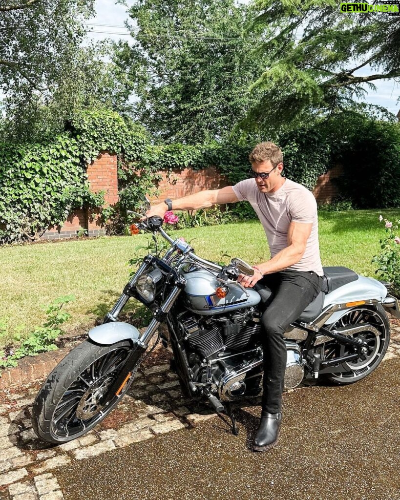 Tom Hopper Instagram - What an absolute beaut this was to ride 😎 The new 2023 @harleydavidson Breakout 117 United Kingdom
