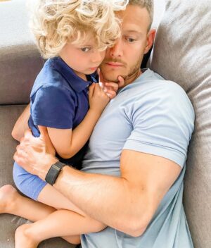 Tom Hopper Instagram - Movie night snuggles 🤗