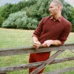 Tom Hopper Instagram – Fashionable farmer 👨‍🌾 
Now…..where to put the cows 🧐

@boss 🙏🏼