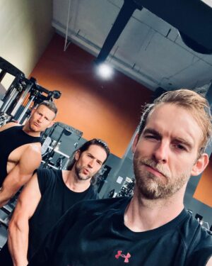 Tom Hopper Instagram - 6am club 💪🏼

@luke_j_roberts and @rizzles…they’re exactly the same as me!…..but different.

Missing our boy @keeoone 😢
Be back training and drinking coffee with you soon brother ❤️