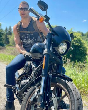 Tom Hopper Instagram - Thank you @harleycanada @harleydavidson @harleydavidson_uk 
Thank you Ontario. Match made in heaven 🙌🏼

📷 @rizzles 
#harleydavidson #lowriderS