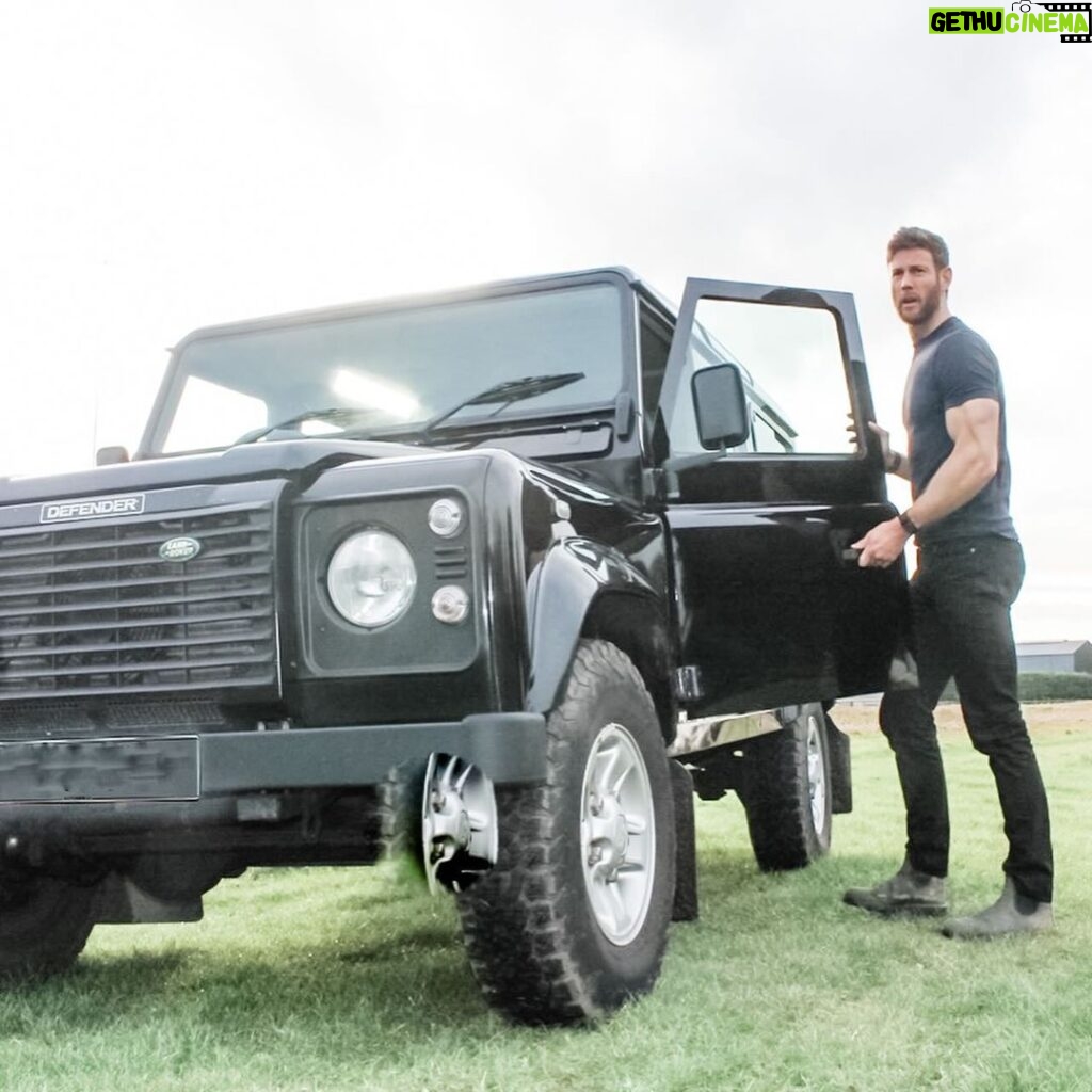 Tom Hopper Instagram - Thank you for the keys to Raife Hastings Defender 110 @jackcarrusa So thrilled to be joining this incredible group of people for the next journey. @terminallistpv @osheautomotive #terminallist #darkwolf 📷 @maewhitmorephotography