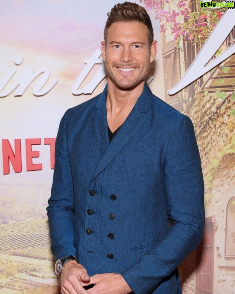 Tom Hopper Instagram - Very special evening to celebrate the premiere of #loveinthevilla in LA This is an incredible team behind the making of this movie. @laurahopperhops and I had the best time making it with the most amazing people. Thank you to all of you involved! Out everywhere this Thursday SEPTEMBER 1st!! Only on @netflix @netflixfilm Special thanks to @millermode and Jorge Castillo @johnvarvatos Los Angeles, California
