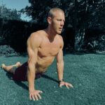 Tom Hopper Instagram - #workoutwednesday 2 minute Abs! Here’s a nice and simple but effective core workout! Make it as tough as you need by doing more rounds! As always challenge yourself, don’t kill yourself! Enjoy! Link to full workout and demo in bio 👍🏼