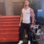 Tom Hopper Instagram – Hmmm…who wore it better?🤔

📸 @thegarmentgirl