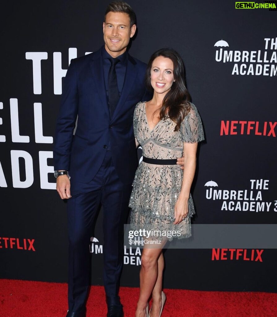 Tom Hopper Instagram - Amazing evening to celebrate the launch of @umbrellaacad season 3. Which drops THIS WEDNESDAY JUNE 22nd!😱 Thank you to @netflix @netflixgeeked and all our amazing @umbrellaacad team. It’s always a treat to get a night away having some fun with Mrs H @laurahopperhops too 😁 Big love and thanks to @millermode @boss @breitling_uk @breitling Los Angeles, California