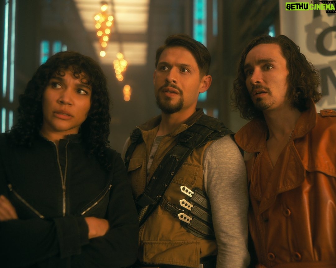 Tom Hopper - 136.8K Likes - 50 days to go!
Some @umbrellaacad Season 3 first look images!
Drops worldwide, June 22nd
Only on @netflix