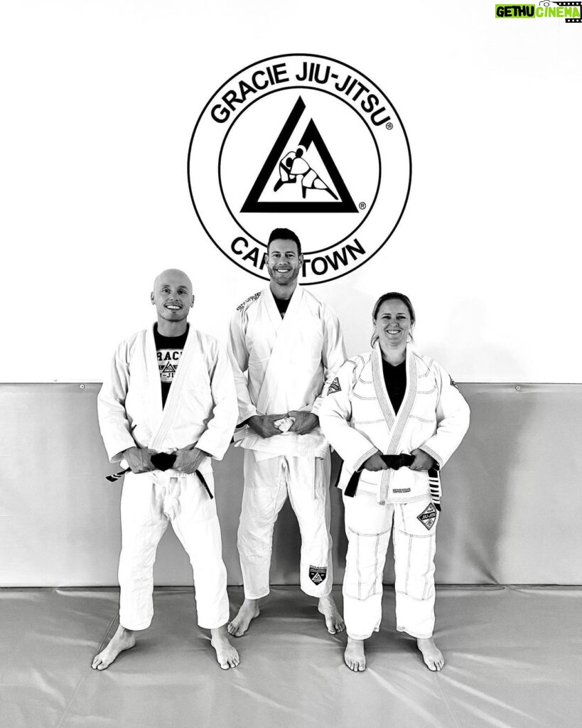Tom Hopper Instagram - On our last day in Cape Town, we just had time to squeeze in a Jiu Jitsu session at the awesome @graciejj_capetown Thanks so much for having me @robz_t Zak may be smaller than me 😁but my god is he better than me at Jiu Jitsu. Quality teacher 🙏🏼🙌🏼 Gracie Jiu Jitsu Cape Town