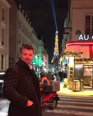 Tom Welling Instagram - Posing in Paris 🇫🇷 #nofilter #no