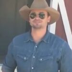 Tom Welling Instagram - Better shake a leg, I’m headed to Awesome Con this weekend March 8-10. Hope to see you there. @awesomecons #awesomecon #ac24