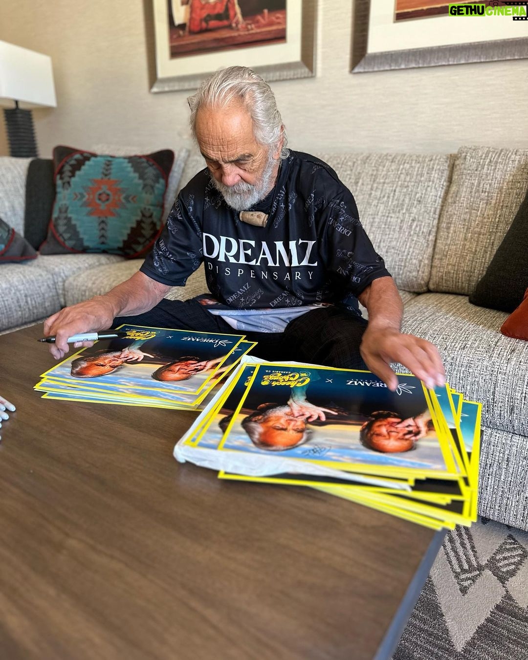 Tommy Chong Instagram - Hey, man, I had the best experience at the Lucky Leaf Expo. Thanks to @dreamzdispensary for all the fun times and 💨🌳