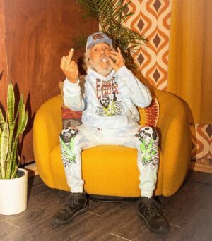 Tommy Chong Instagram - EIGHTY FIVE! 💚💨

This milestone is special man 🎉Feelin’ extra grateful for this life & the memories made today.

So thank you to all my Bowlmates, and cheers to many more days like this man ✌️