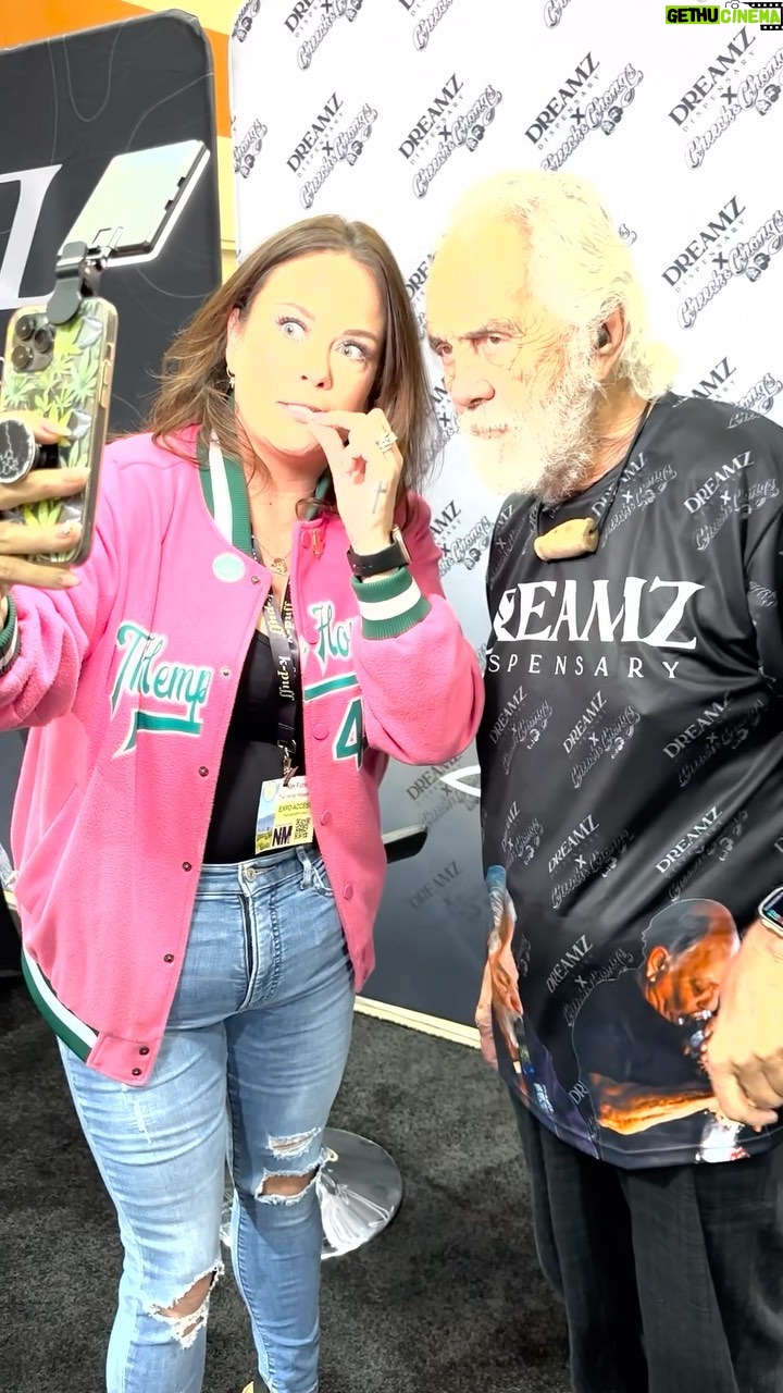 Tommy Chong Instagram - Lucky Leaf Expo was a blur, man! Glad I got some of this awesome weekend on film to remember it 💨🌳 Thanks for the invite @dreamzdispensary