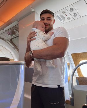 Tommy Fury Instagram - Being a dad is my best chapter yet. ✈️