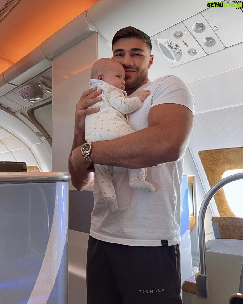Tommy Fury Instagram - Being a dad is my best chapter yet. ✈