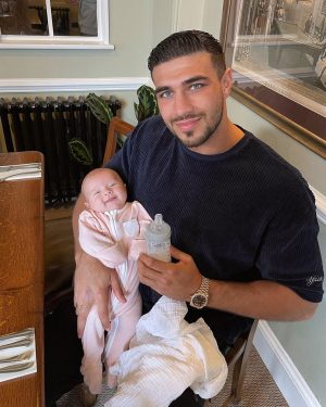 Tommy Fury Instagram - My smiley girl. Happy Easter everyone🐣