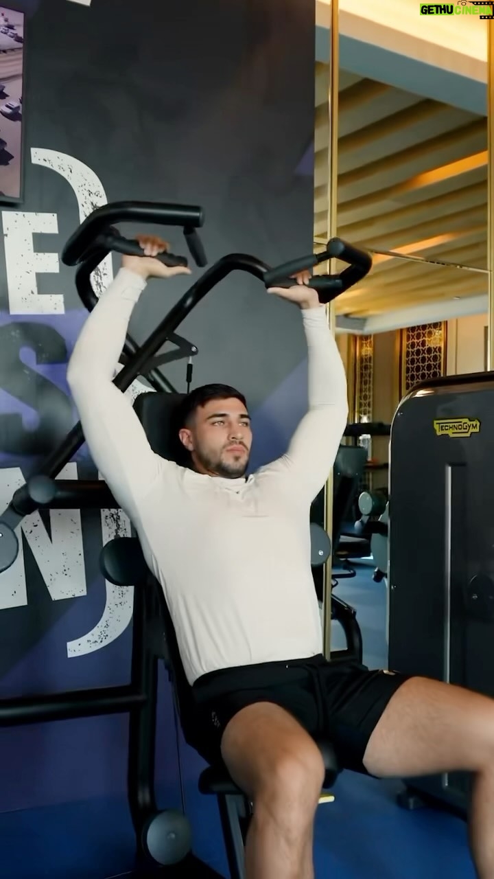Tommy Fury Instagram - Starting the year right. No matter the location📍