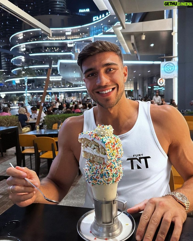 Tommy Fury Instagram - Someone say cheat day? 🍰