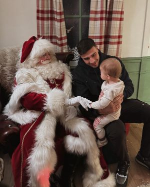 Tommy Fury Instagram - BamBam’s first Christmas 🎅🏼❤️