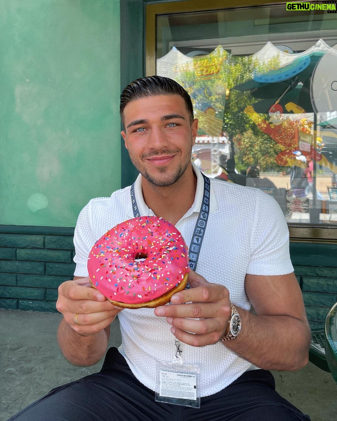 Tommy Fury Instagram - We got there when the doors opened and left when it shut and it still wasn’t enough 🌎 Universal Studios Hollywood