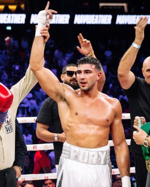 Tommy Fury Instagram - What a year🤍