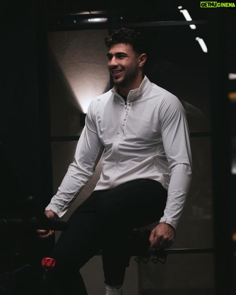 Tommy Fury Instagram - Staying active whilst my hand recovers… never realised how much I took training at full capacity for granted🙏🏼 @youngla ad