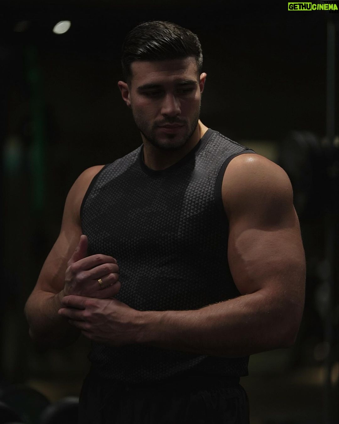 Tommy Fury Instagram - Ready for another massive year. 📈