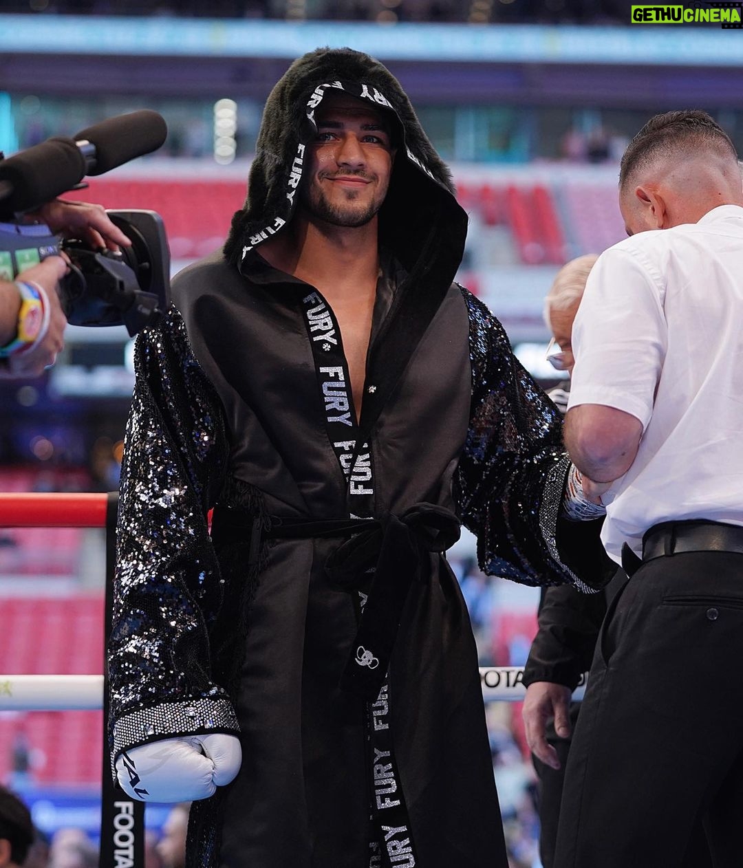 Tommy Fury Instagram - An atmosphere I’ll never forget. 8-0 ❤️ Wembley Stadium