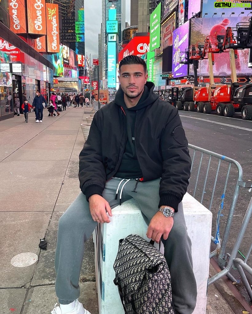 Tommy Fury Instagram - Big 🍎 Times Square New York, USA