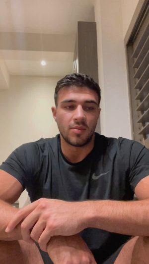 Tommy Fury Instagram - A message to clear things up. I am asking for a reschedule date, I’m not backing away from this fight. Thank you to the people that support me on this journey…. the whole world wants to see this fight and I’m hopeful that we can make it happen in the new year. 🖤