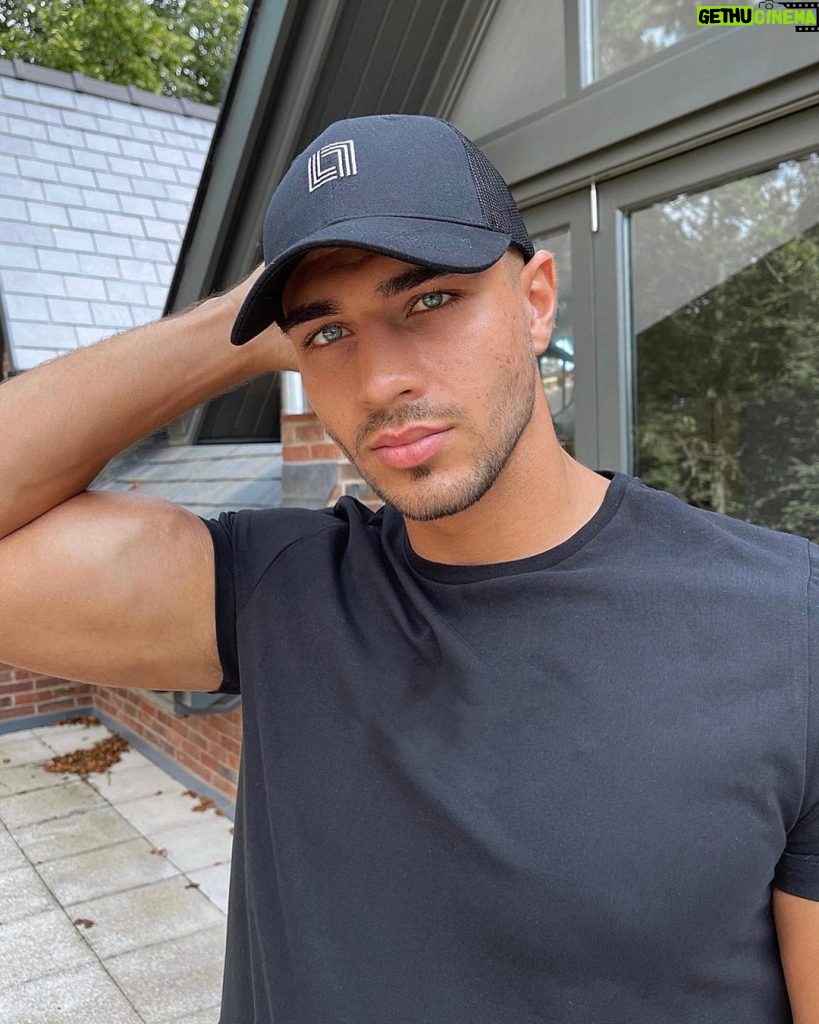 Tommy Fury Instagram - Chill day✔️✔️ @lsauve_official cap from the new ‘members’ headwear range. Code TOMMY15 for 15% off site wide. Check them out🖤 AD Manchester, United Kingdom