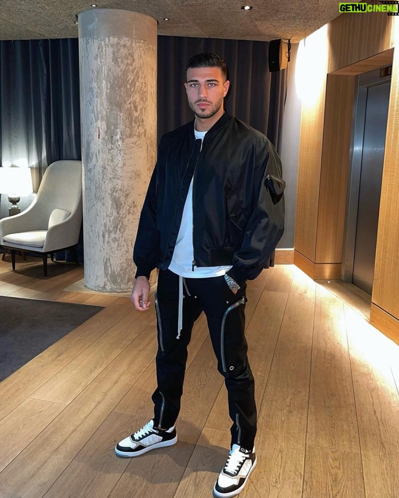 Tommy Fury Instagram - Thank you for 4 MILLION🤍 Manchester, United Kingdom