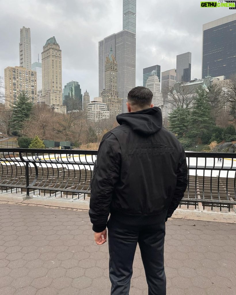 Tommy Fury Instagram - The set backs in 2021 only made me hungrier. 2022 I’m coming for everything📈 New York City